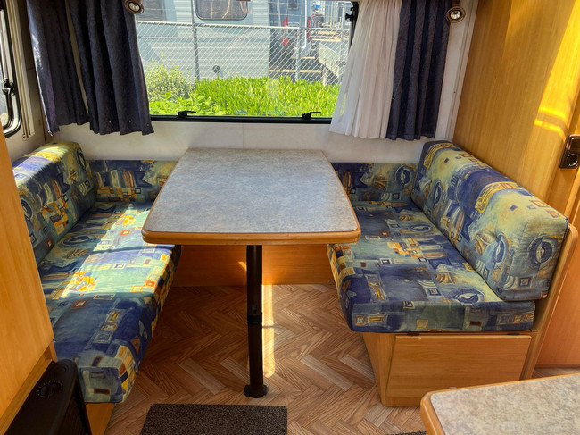 LMC 450 | Porte-v&eacute;los | Mover semi-automatique | Dinette | Auvent | Chauffage photo : 7
