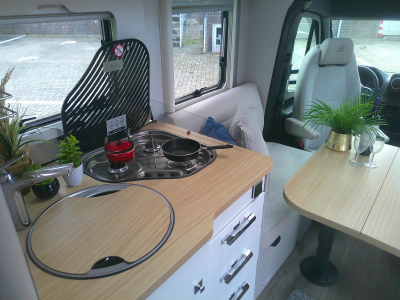 Hymer Tramp S 685 Als nieuw! super compleet  foto: 8