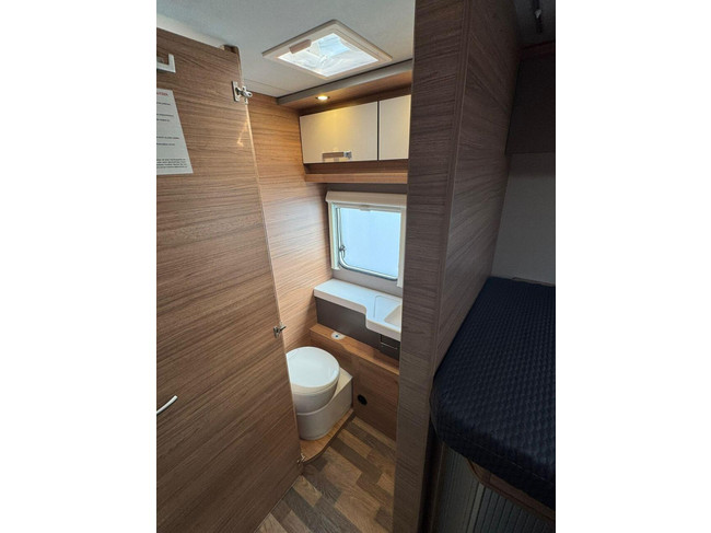 Weinsberg 700MEG CaraCore 9T-Automatic Single Beds Pull-down Bed Awning Bicycle Rack photo: 19