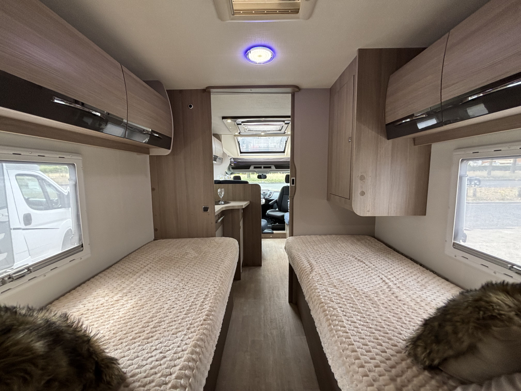 Challenger Genesis 377 EURO 6 ENKELE BEDDEN DIESELKACHEL  foto: 11