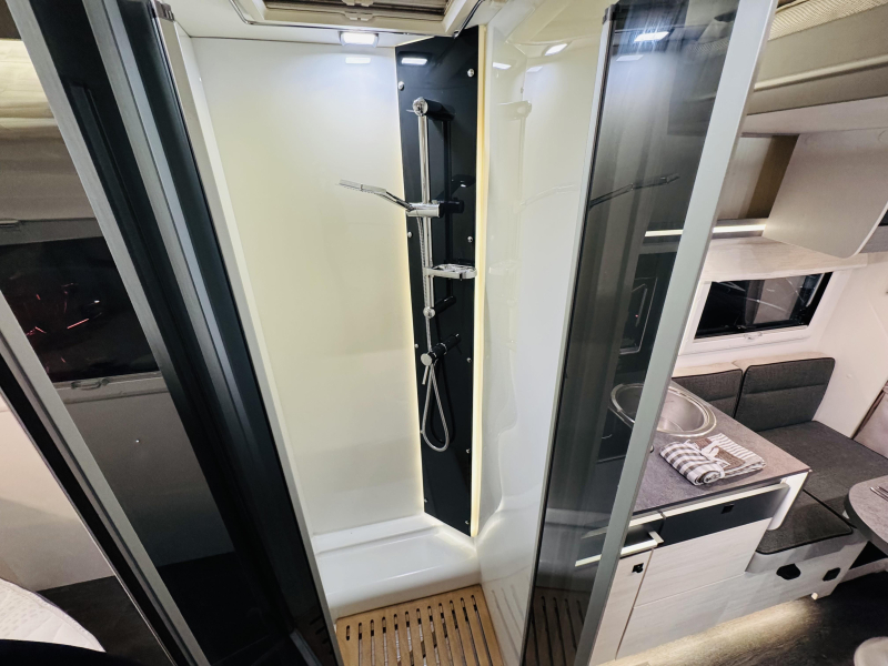 Challenger Graphite Ultimate 328 Automaat Queensbed  foto: 18