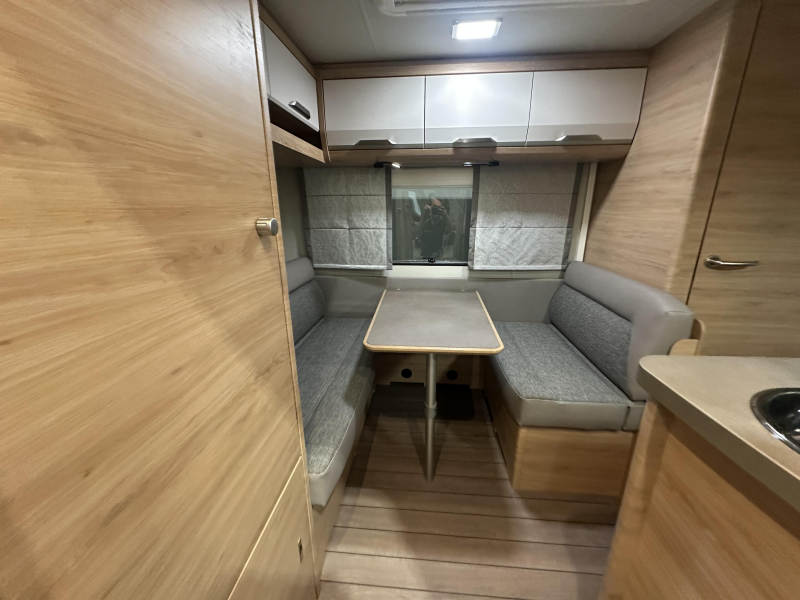 Knaus Sudwind 420 QD grote koelkast | A69  foto: 8