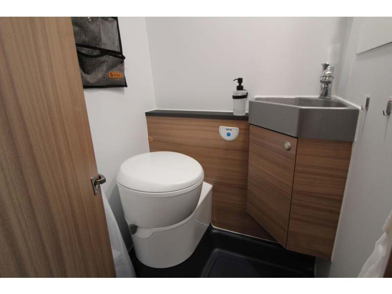 Adria Sun Living 65 SL Single beds - 160HP AUT photo: 27