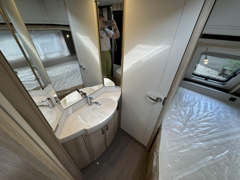 Hobby De Luxe 540 KMFE Stapelbed!  foto: 8