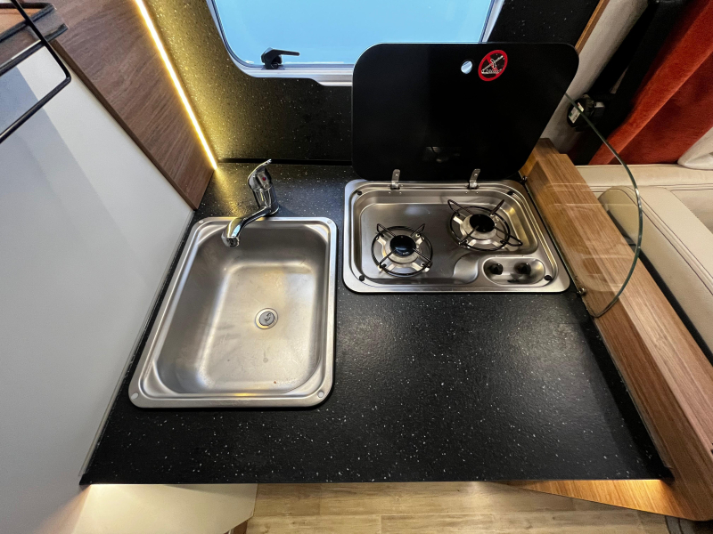 Camping-car Pilote P 726 FC, lit central photo : 8