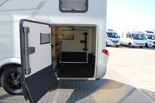 Hymer B MC I 680 equipped with powerful Mercedes 9 G Tronic 170 hp AUTOMATIC single beds + pull-down bed (56 photo: 12