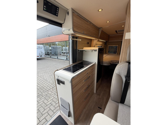 Hymer Yellowstone Cross-Over 180PK 9T-Automaat Enkele Bedden Zonnepanelen foto: 16