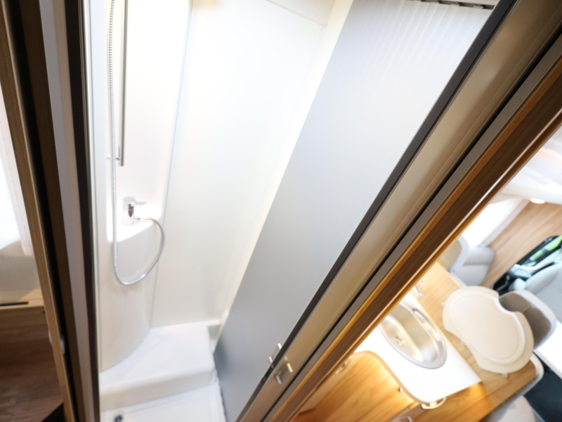 Hymer T 698 CL Queensbed photo: 12