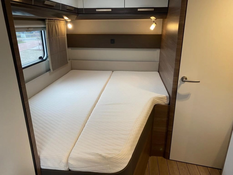 Knaus Live TI 650 MF Frans bed | Automaat  foto: 17