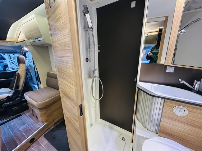 Adria CORAL S 600SL Plus, Autom&aacute;tico, Camas individuales, 1er Propietario 150CV foto: 18