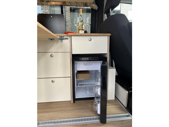 Volkswagen T6.1 buscamper L1H1 Florida 2020 4 person photo: 5