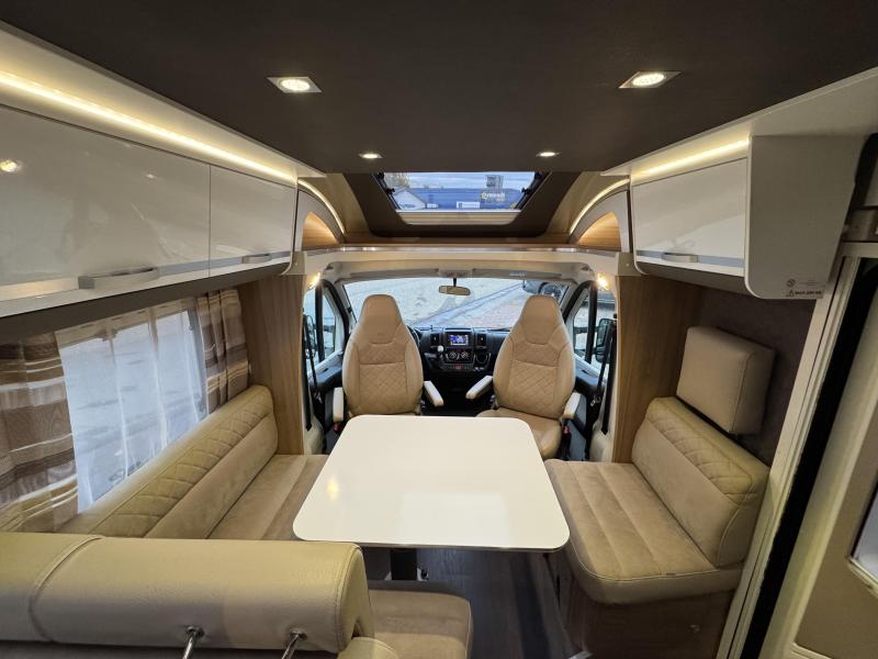 Adria Matrix Plus 670 SL Lengte bedden- Automaat  foto: 5
