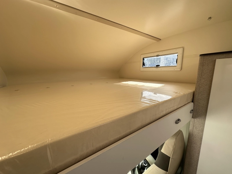 McLouis Glamys 320 8-Person Alcove 140HP photo: 16