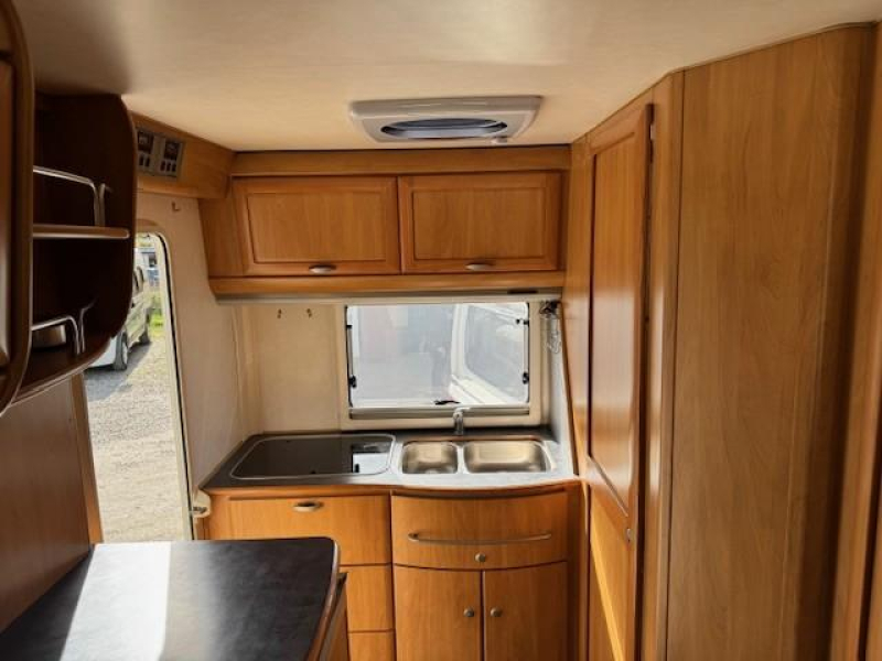 Hymer B584 intergraal camper B584  foto: 12