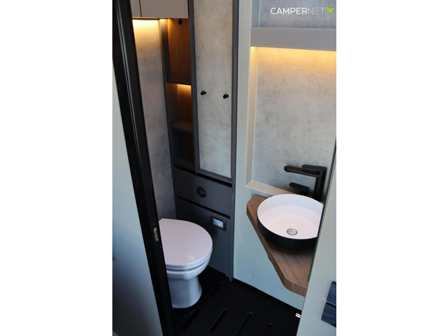 Niesmann+Bischoff iSmove 6.9E Clou Line 160pk Automaat | 7 meter | Unieke kleurstelling | Sonos | Zonnepanelen | Omvormer | Hefbed | foto: 17