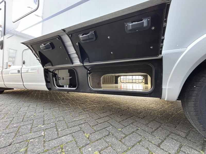 Hymer B ML I 880 Aire acondicionado, antena parab&oacute;lica, autom&aacute;tico foto: 5