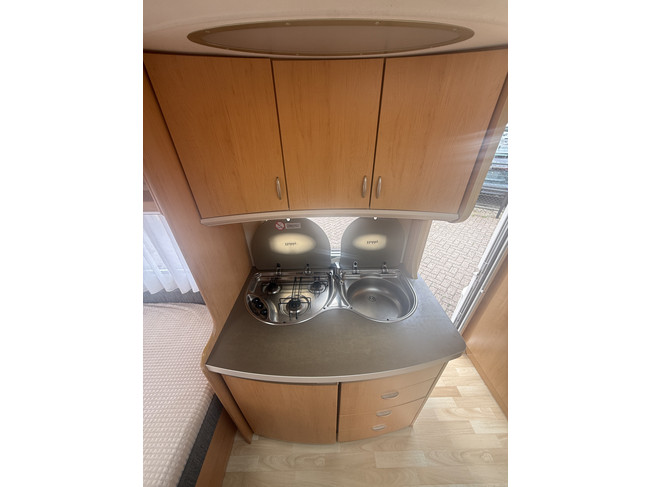 Hobby de luxe 400 SF cama transversal 4 plazas avance mover mosquitera estufa truma inodoro foto: 7