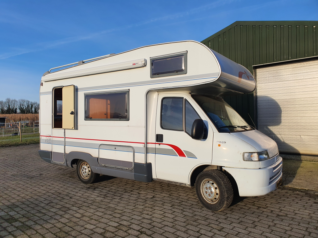 Fiat Ducato 2.8 tdi Bürstner 2 zonnepanelen 6 zitplaatsen foto: 20