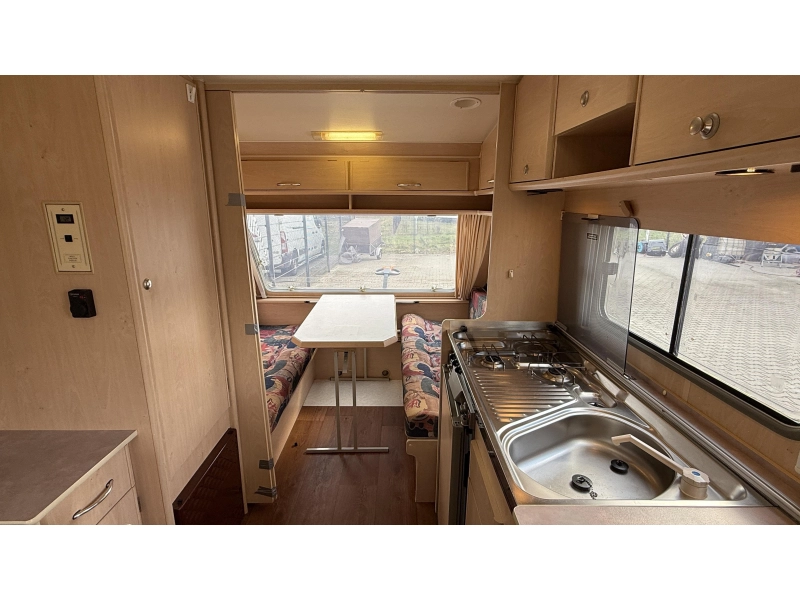 Beyerland Sprinter 430 TM 2x zitgroep vast toilet  foto: 10