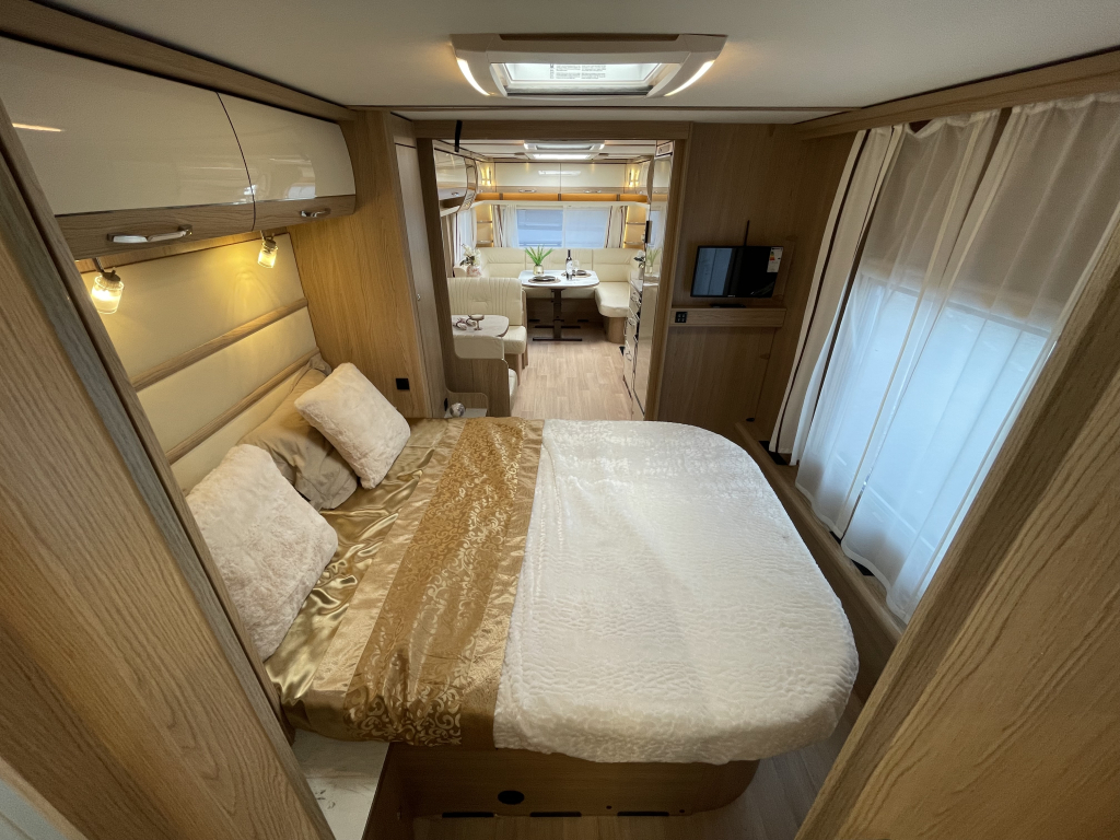 LMC Caravans Exquisite 685 VIP CAMA QUEEN + ASIENTO REDONDO DOBLE EJE 2025 ! foto: 14