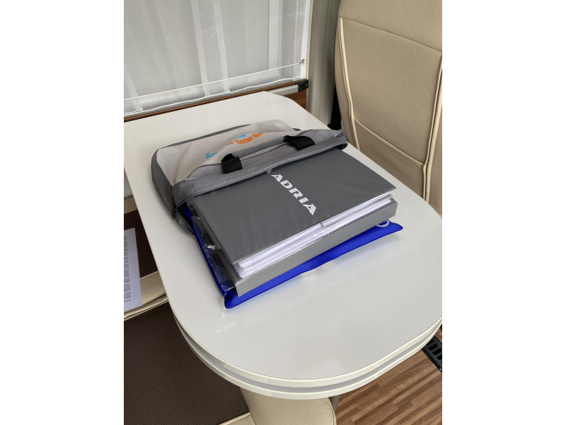 Adria Twin 640 SLX camas longitudinales como nuevo foto: 23