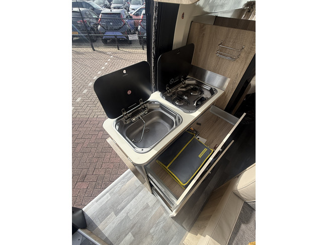 Karmann Dexter 625 Automatik 150 PS Kastenwagen L&auml;ngsbetten Klimaanlage Leder Markise Anh&auml;ngerkupplung LMV 16 Zoll Remis Plissee Foto: 13