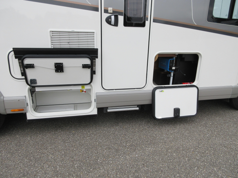 Carthago Chic C-Line I 4.9 LE AUTOMATIC DOUBLE FLOOR photo: 14