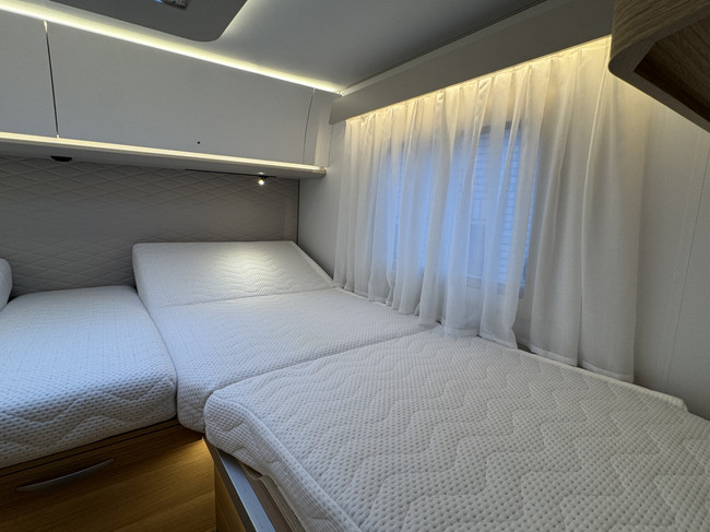 Adria Sonic 700 SL Plus 180 CV AUTOM&Aacute;TICO 9 velocidades Euro6 Fiat Ducato 8 Maxi **Camas individuales/4 asientos/4+1 plazas para dormir/4400 kg/Foto solar: 21
