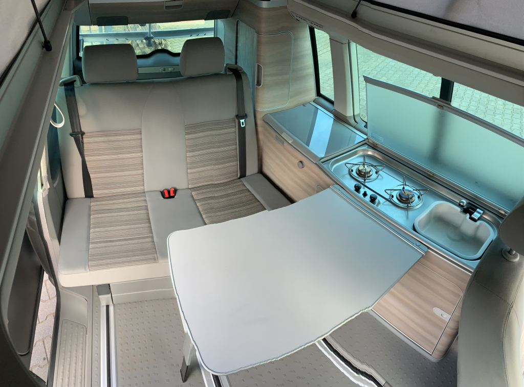 VOLKSWAGEN CALIFORNIA photo: 9