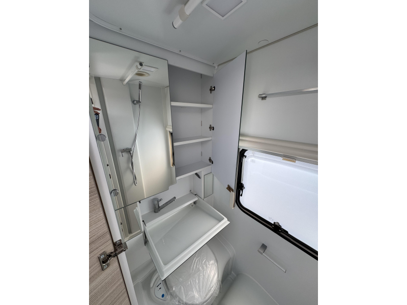Adria Altea 502 UL 60 Year, T&uuml;r mit Fenster Foto: 14