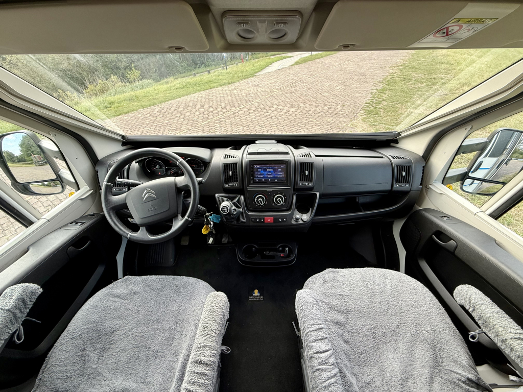 SUN LIVING S-SERIES S 65 SL photo: 12