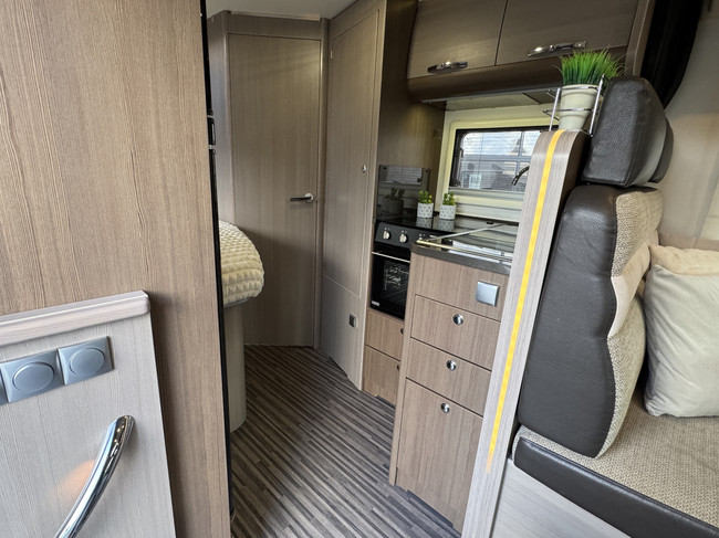 Adria Matrix Supreme M 657SF 150 cv Euro5 Renault Master **Excelente estado/4 asientos/6 plazas para dormir/Amplio sal&oacute;n/Alde/Panel solar foto: 10
