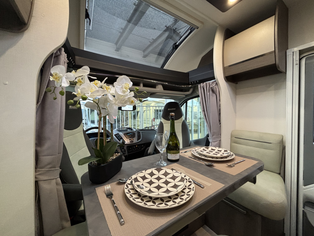 Chausson Titanium 628 AUTOMAAT QUEENSBED CAMERA ZONNEPANEEL foto: 17