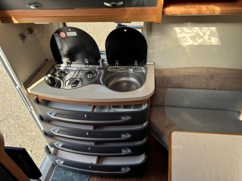 Hobby De Luxe 400 SFE incl. air voortent  foto: 14