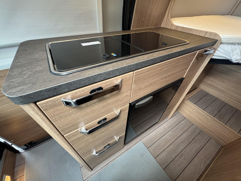 Weinsberg Edition Fire 600 ME Lengte bedden  foto: 9