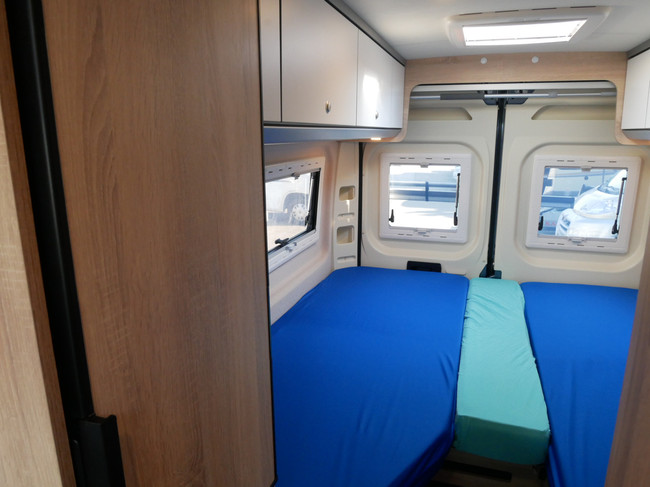 Clever 6.40 Mtr Buscamper, Chasis Maxi, &iexcl;&iexcl;Camas Bajas Longitudinales!! foto: 16