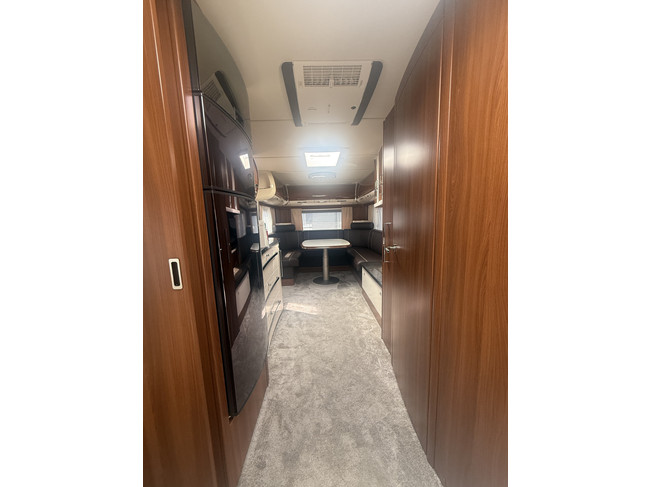 Fendt caravan BRILLANT 650 in nieuwstaat Queensbed  zakluifel Thule mover Truma xt hordeur leder tv dakairco truma groot dakluik oven  xxl koelkast foto: 20