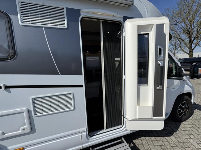 Dethleffs Pulse I 7051 GT-Line DBM Queensbed Als nieuw foto: 5