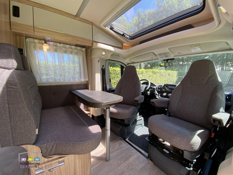 Hymer Exsis-T 374 Crossover 2022 Nieuwstaat  foto: 8