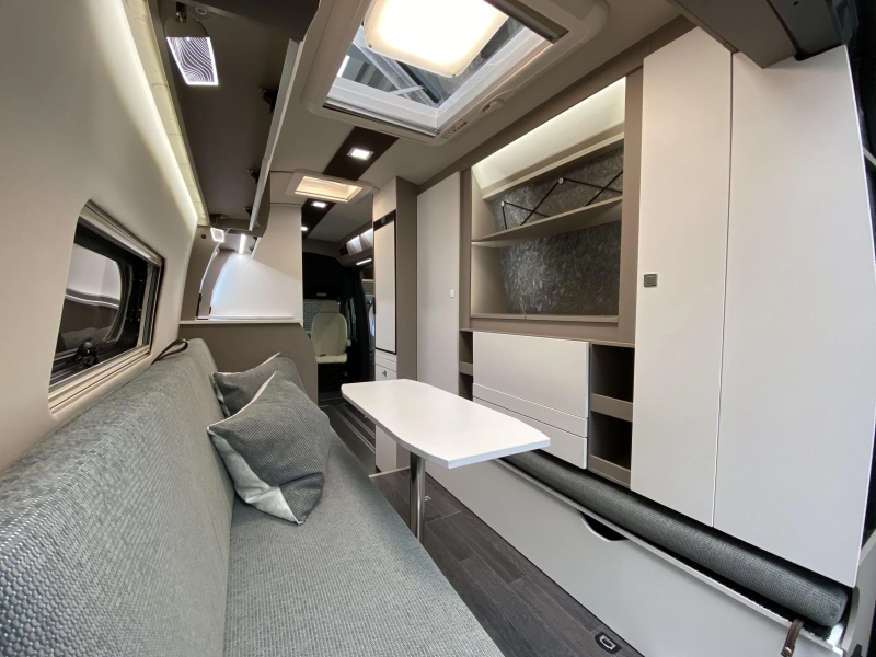Frankia Yucon 7.0 Lounge round seating V6 autom. photo: 6