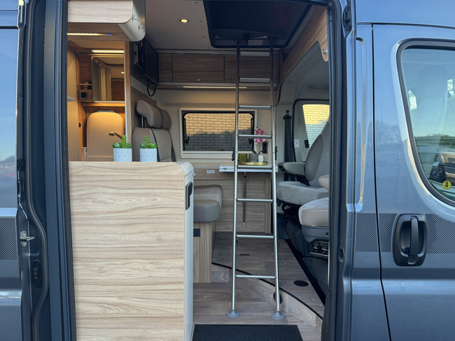 Hymer Yellowstone 640 techo elevable 160 cv *4 PERSONAS* Euro6 Fiat Ducato **Camas longitudinales/Techo elevable con 2 plazas para dormir/4 asientos/Litio/Sol foto: 7