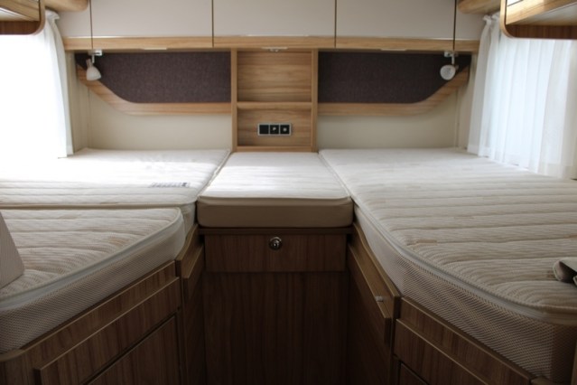 Hymer Exsis I 678 Fiat AUTOMAAT 160 pk enkele bedden Smal en lichtgewicht (54  foto: 54
