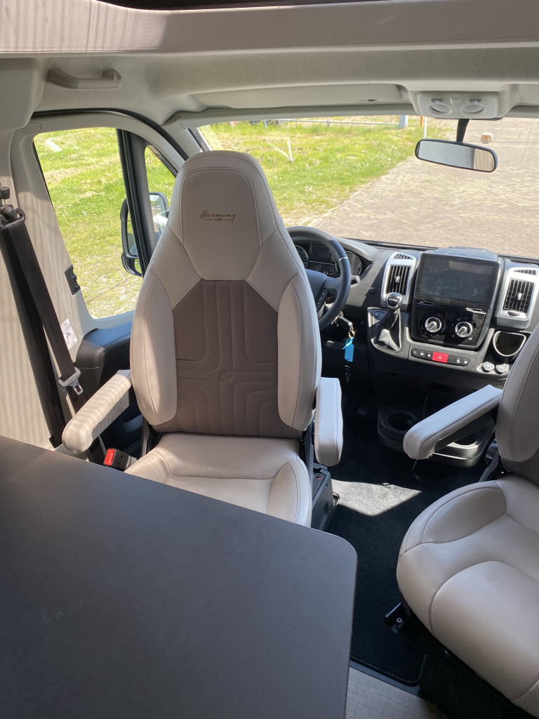 Bürstner AUTOMAAT Lyseo Harmony Line 690 G Half-integraal, Motor-airco, Enkele-bedden, Hefbed, Garage, Halve-treinzit, Draaistoelen, Bj. 2021 Marum  foto: 17