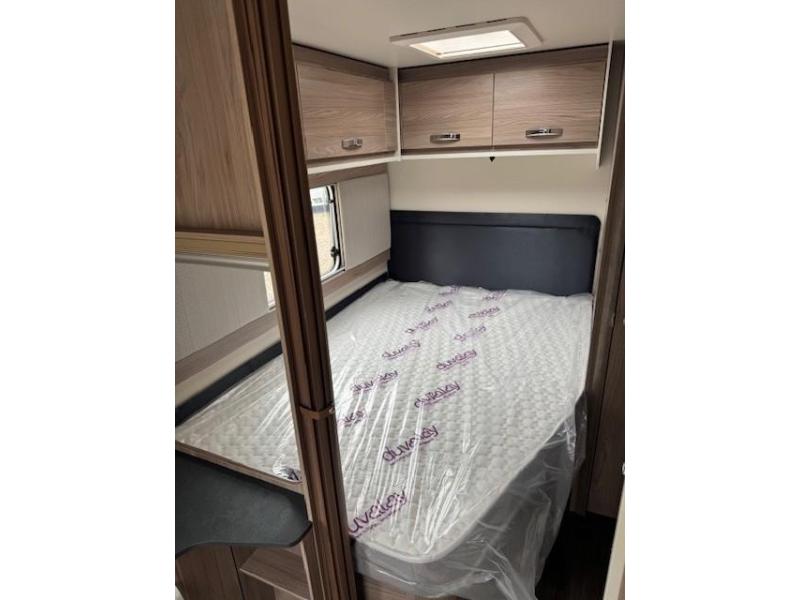 Sprite Mondial 470 SE frans bed  foto: 12