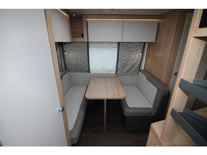Knaus Sport 420 QD Dwarsbed & ruime keuken!  foto: 5
