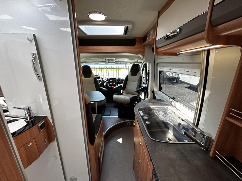 Pössl Summit Plus 600 Dwarsbed/2018/Euro-6/6.0M  foto: 8