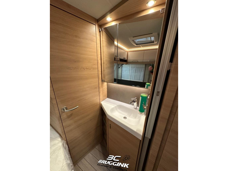 Knaus Sudwind 60 Years 450 FU FRANZ&Ouml;SISCHES BETT UND RUNDSITZ Foto: 9