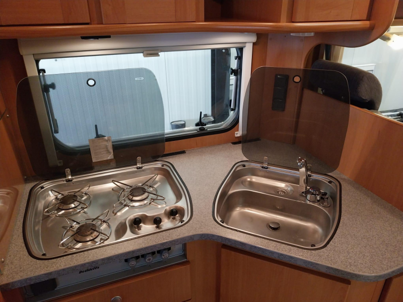 Dethleffs Globetrotter 6844 RT met mooi fransbed  foto: 6