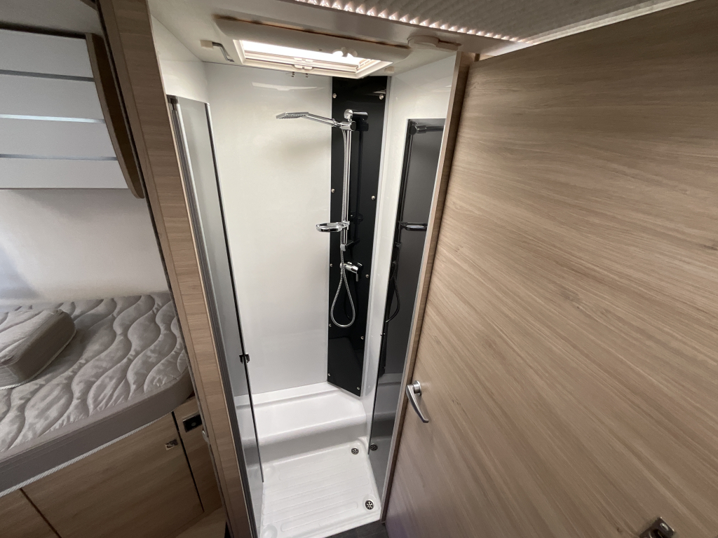 Challenger 337 GA met enkele bedden foto: 31