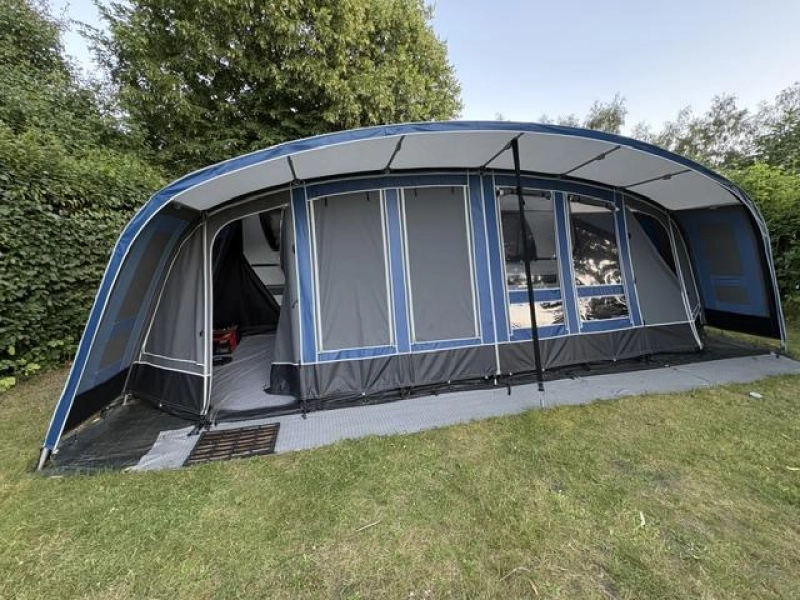 Dethleffs Nomad 530 DR queensbed / voortent  foto: 4
